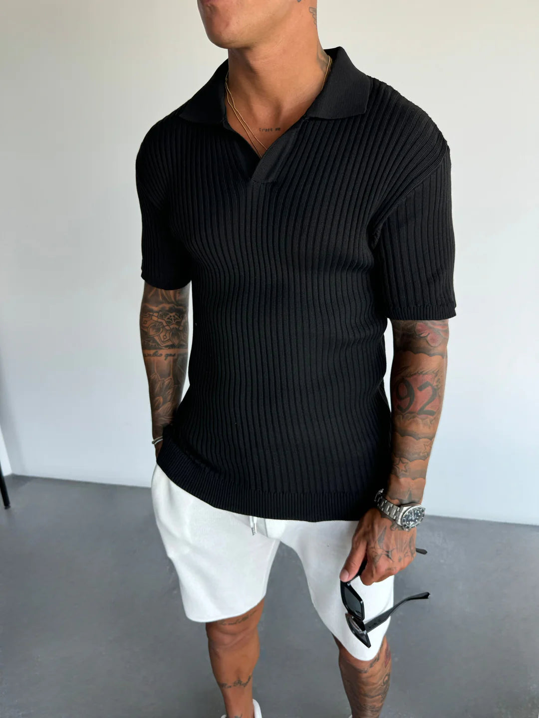 פולו LD5 שחורה – אלגנטית עם טוויסט אורבני